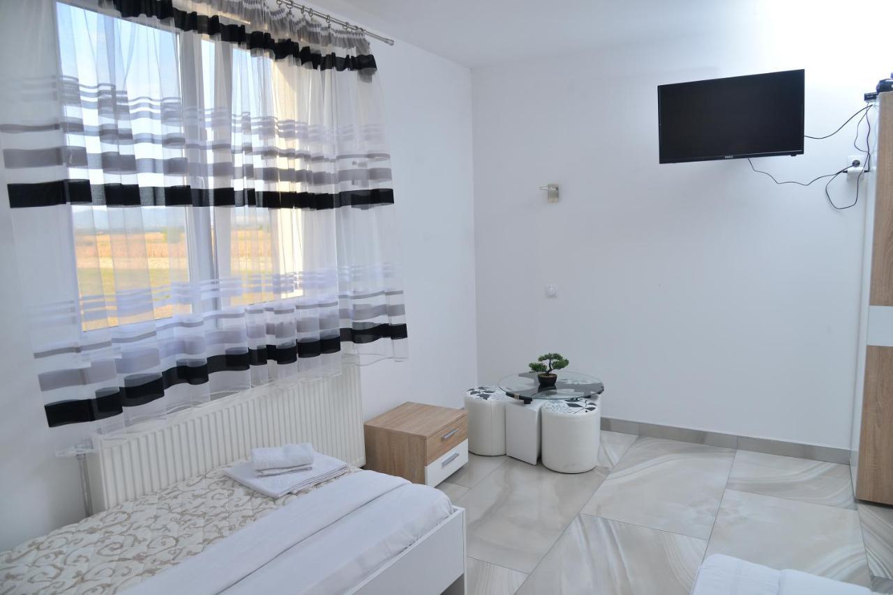 Mesecev Konak Bed & Breakfast Nis Bagian luar foto