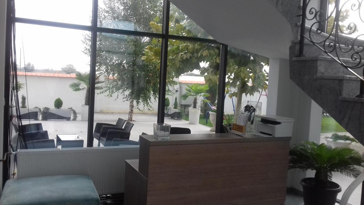 Mesecev Konak Bed & Breakfast Nis Bagian luar foto