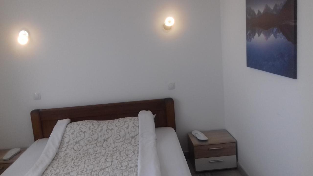 Mesecev Konak Bed & Breakfast Nis Bagian luar foto