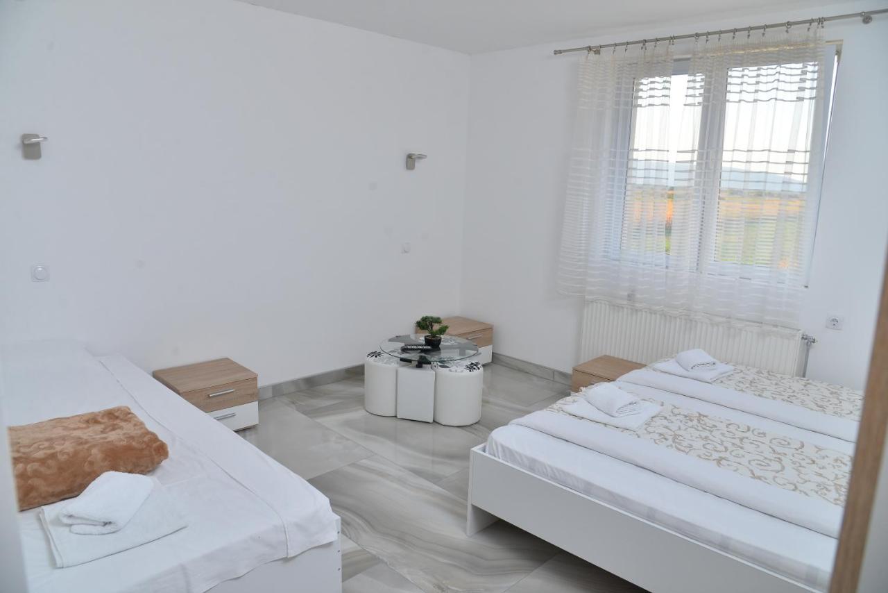 Mesecev Konak Bed & Breakfast Nis Bagian luar foto