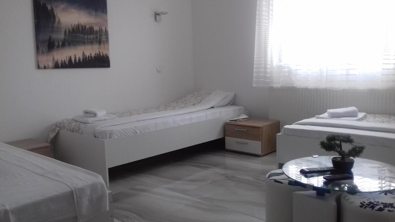 Mesecev Konak Bed & Breakfast Nis Bagian luar foto